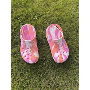 CROCS Kids Tie-Dye Water Clogs in Pink and Orange